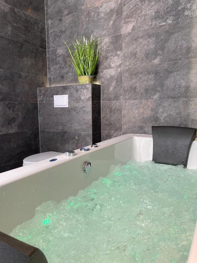 Apartament Bialy Z Jacuzzi 크라쿠프 외부 사진